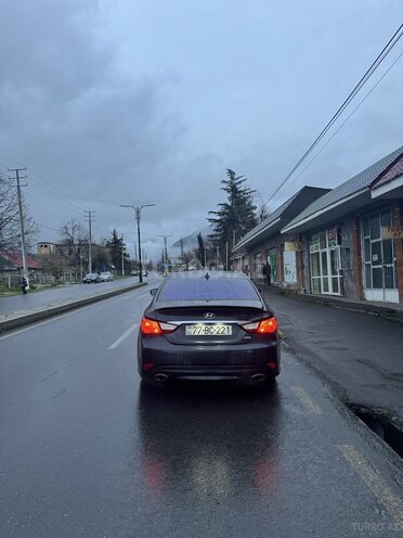Hyundai Sonata-11