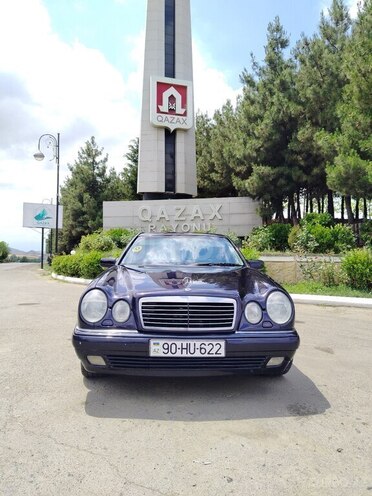 Mercedes E 230-1