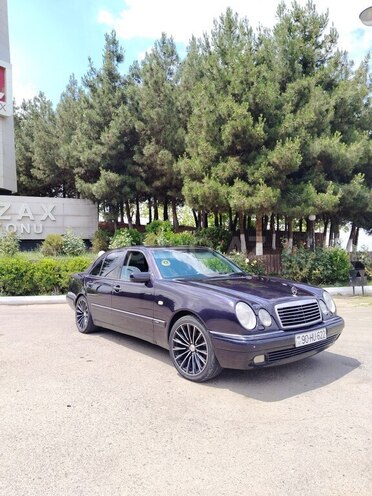 Mercedes E 230-3