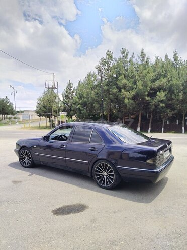Mercedes E 230-4