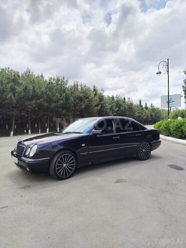 Mercedes E 230-5