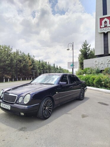 Mercedes E 230-6