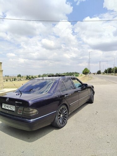 Mercedes E 230-11