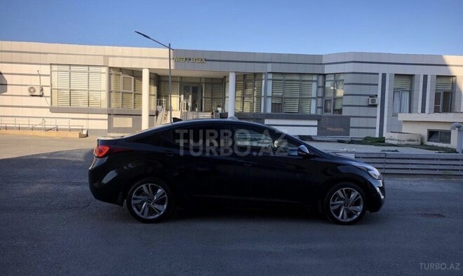 Hyundai Elantra-3