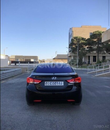 Hyundai Elantra-2
