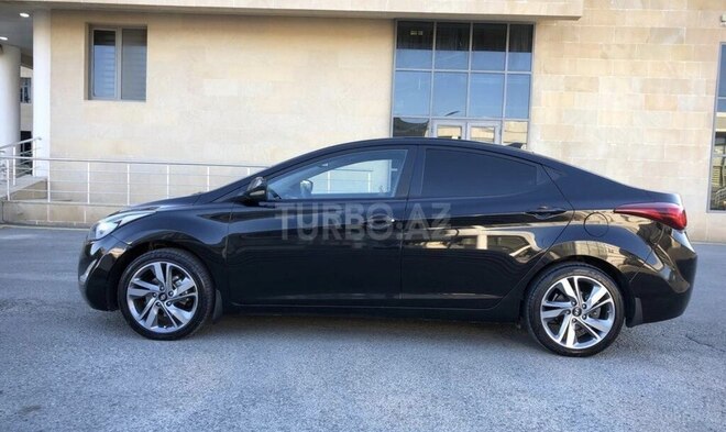 Hyundai Elantra-4