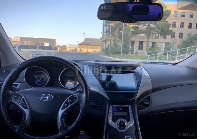 Hyundai Elantra-5