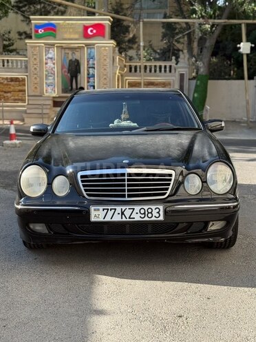 Mercedes E 240-1