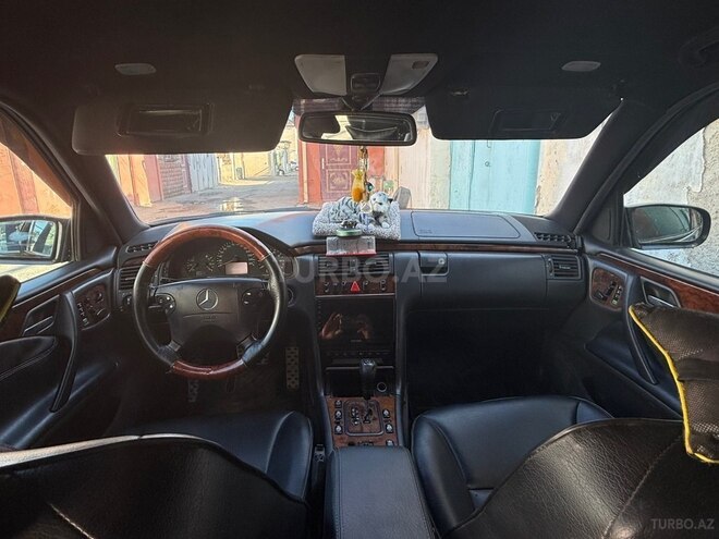 Mercedes E 240-5