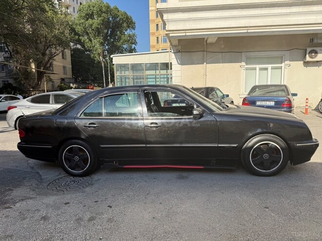 Mercedes E 240-3