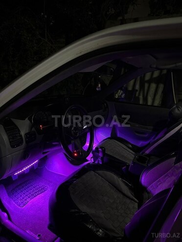Hyundai Accent-12