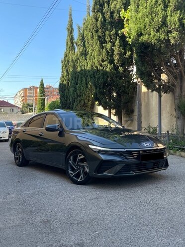 Hyundai Elantra-1