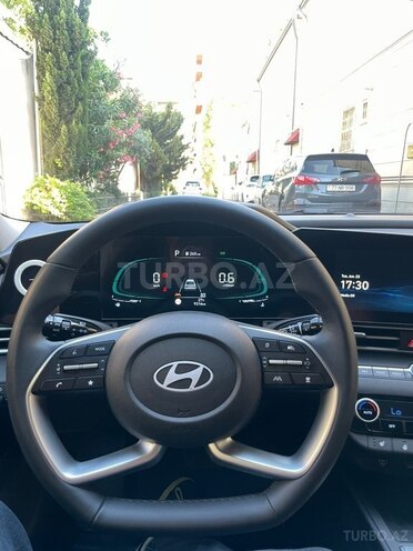 Hyundai Elantra-14