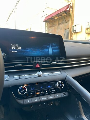 Hyundai Elantra-13