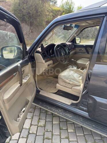 Mitsubishi Pajero-9