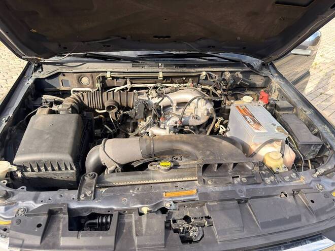 Mitsubishi Pajero-16