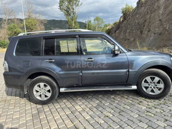 Mitsubishi Pajero-7
