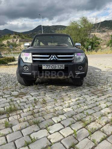 Mitsubishi Pajero-1