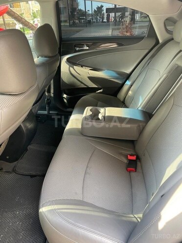 Hyundai Sonata-12
