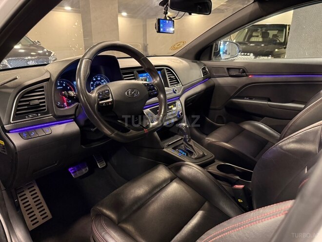 Hyundai Elantra-8