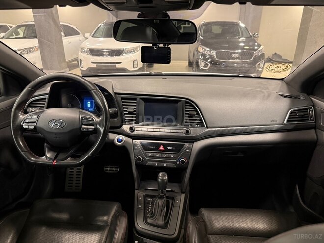 Hyundai Elantra-15