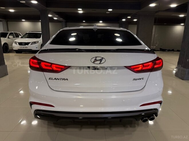 Hyundai Elantra-4