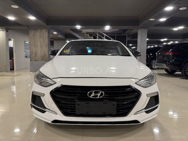 Hyundai Elantra-1