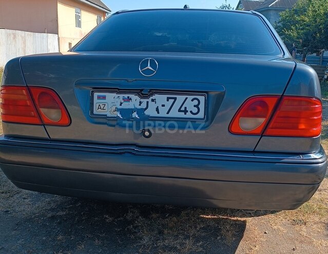 Mercedes E 240-3