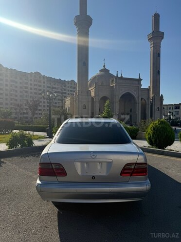 Mercedes E 240-6