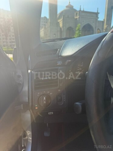 Mercedes E 240-11