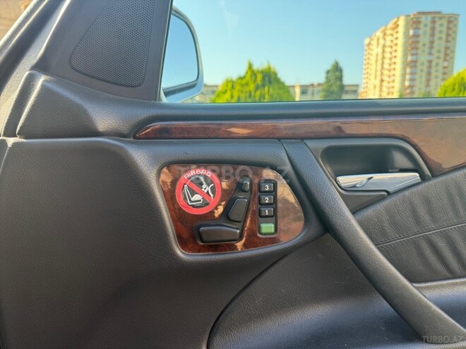 Mercedes E 240-14