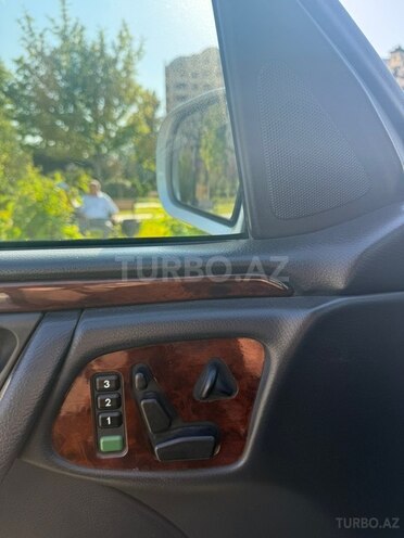 Mercedes E 240-12