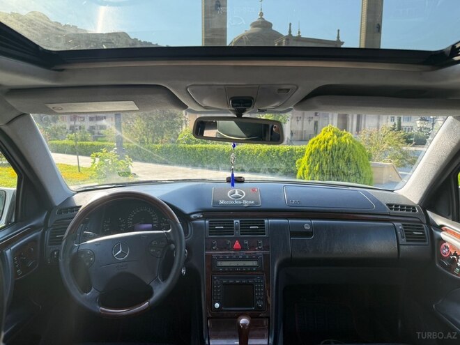 Mercedes E 240-10