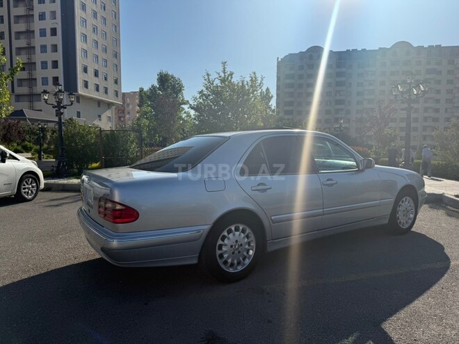 Mercedes E 240-4