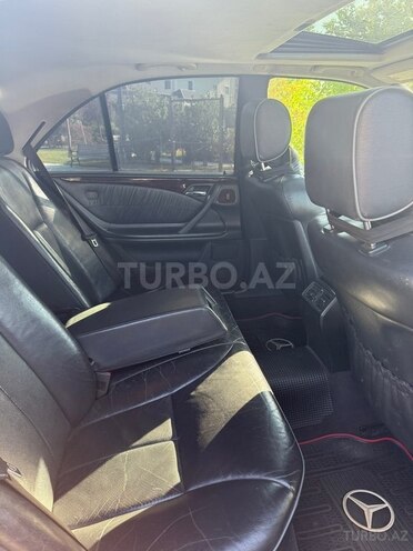 Mercedes E 240-16