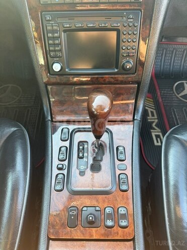 Mercedes E 240-13