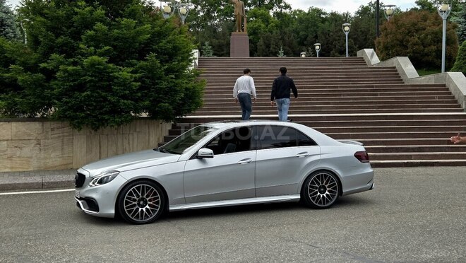 Mercedes E 250-7