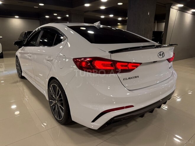 Hyundai Elantra-6