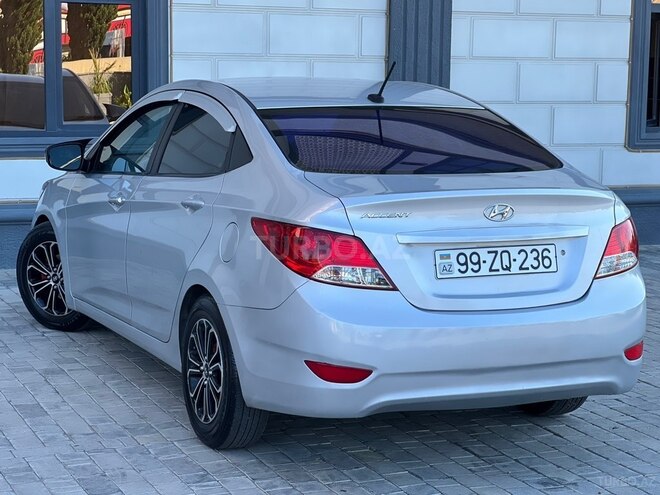 Hyundai Accent-6