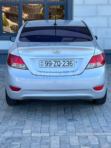 Hyundai Accent-5