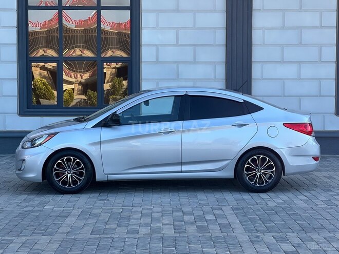 Hyundai Accent-4
