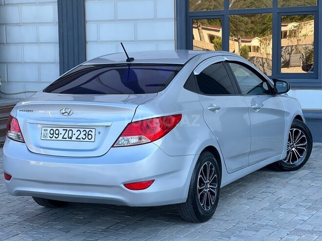 Hyundai Accent-7