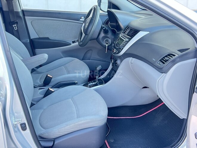 Hyundai Accent-10