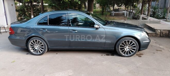 Mercedes E 320 4MATIC-3