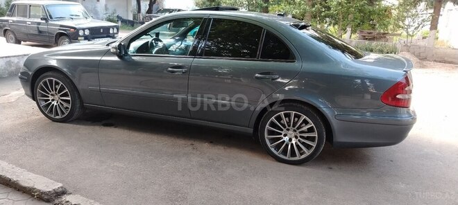 Mercedes E 320 4MATIC-4