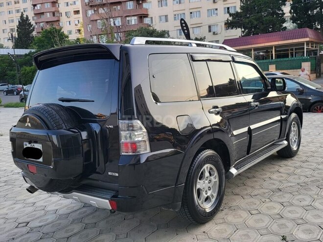 Mitsubishi Pajero-6