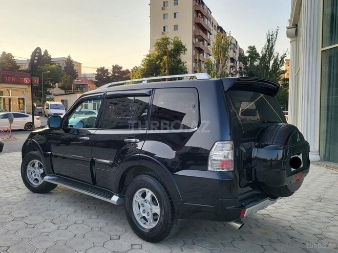 Mitsubishi Pajero-7