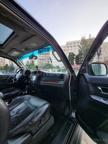Mitsubishi Pajero-13