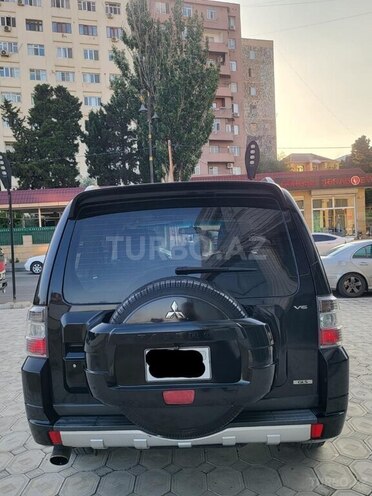 Mitsubishi Pajero-9