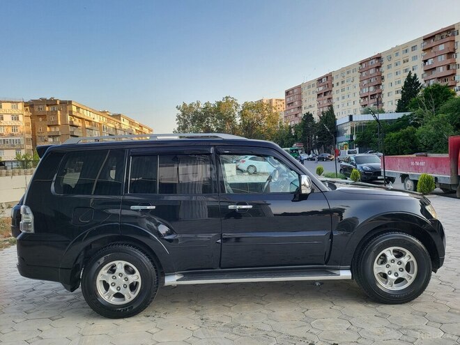 Mitsubishi Pajero-12